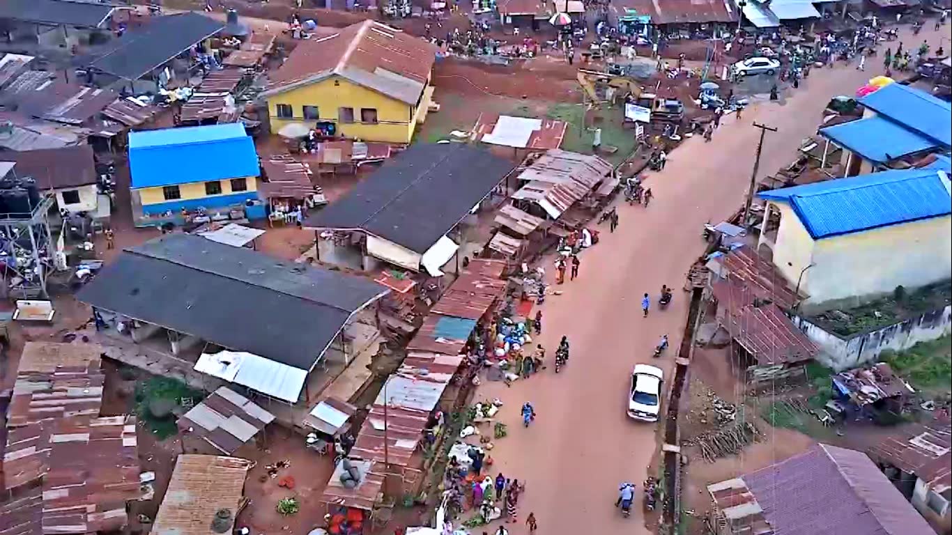 The busy Ayétòrò-Yewa central market